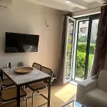 Db *
